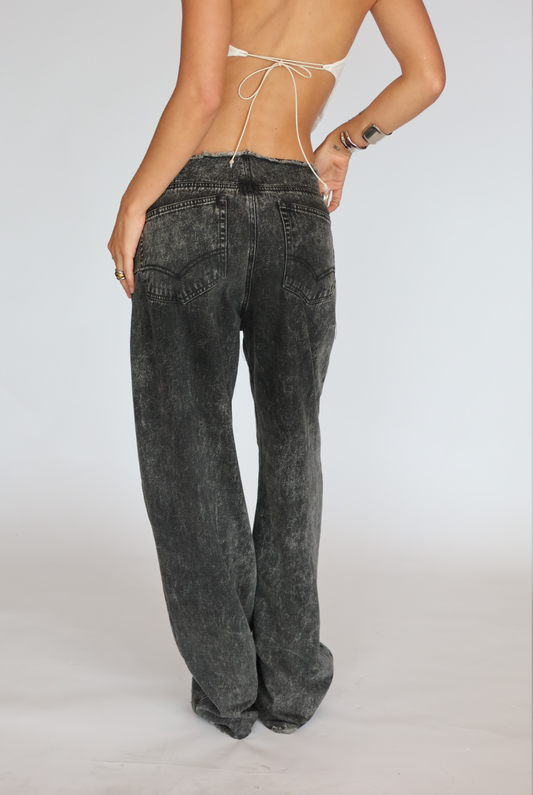 “RIPPED” JEANS